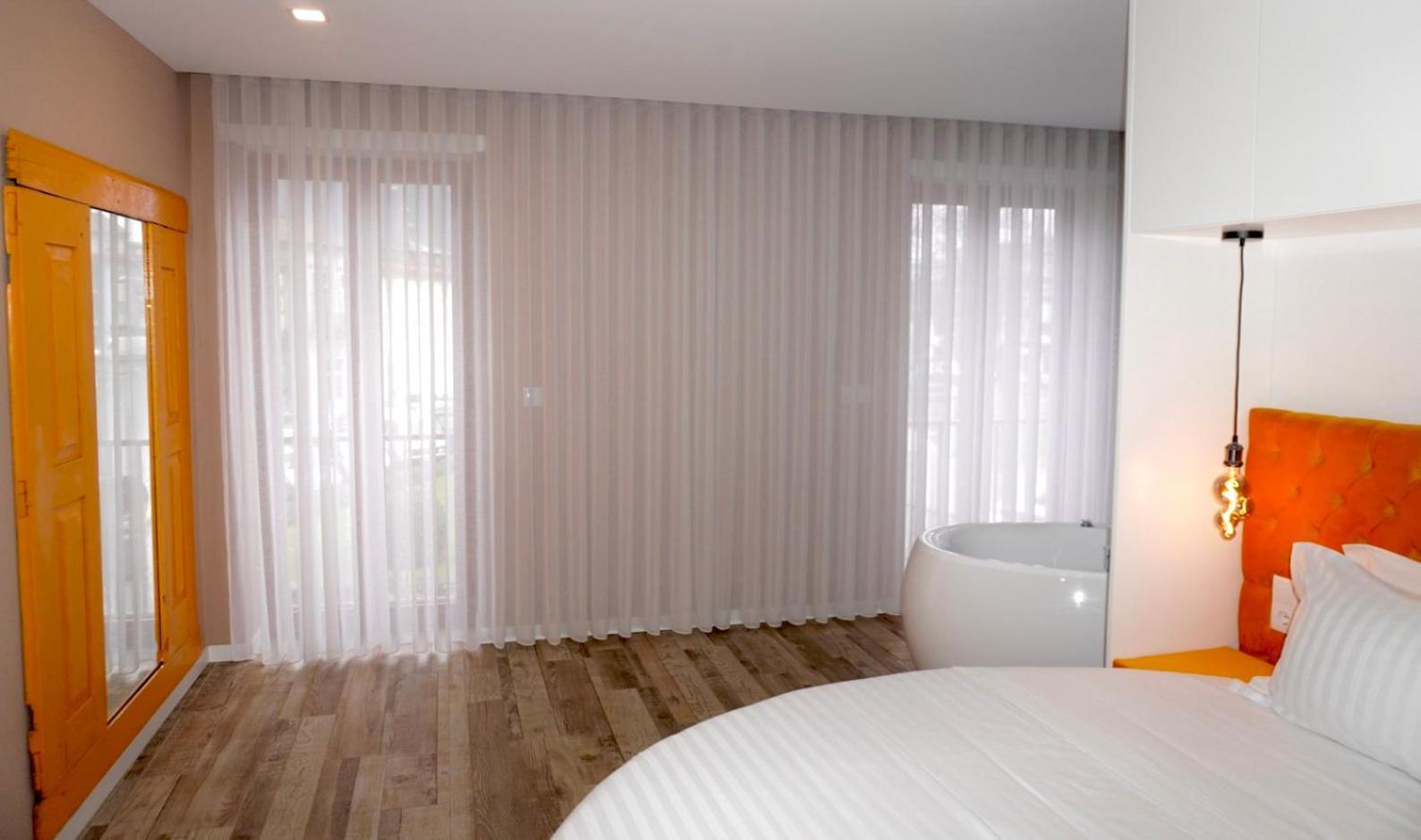 Lux'otel Homestay *